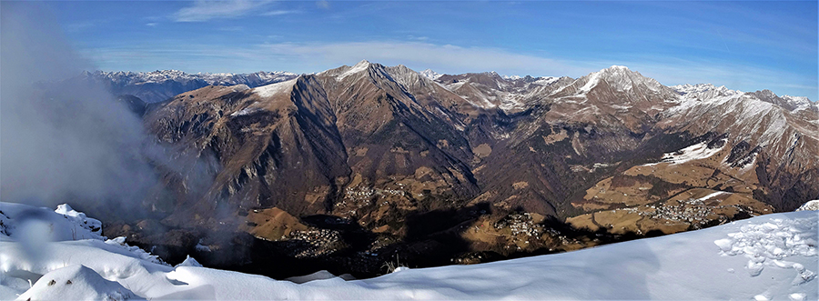 Da Cima Croce (1878 m) vista panoramica sulla conca di Oltre il Colle con Cima Menna , Pizzo Arera e Cima Grem